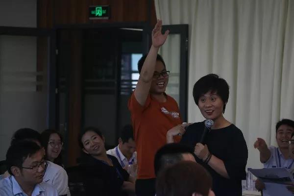 学员积极发言 学员积极发言