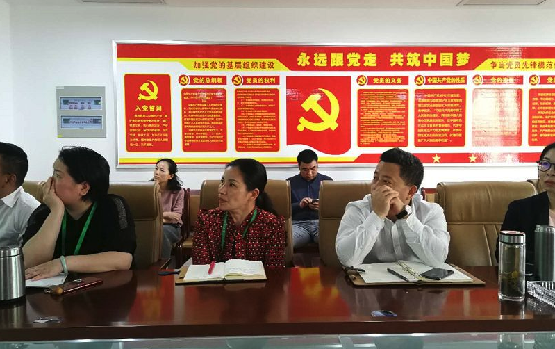 与会代表听得聚精会神 与会代表听得聚精会神