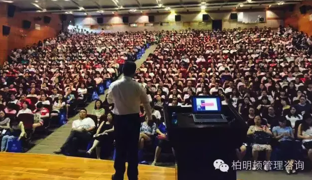 老师现场精彩讲解,大家掌声不断 老师现场精彩讲解,大家掌声不断