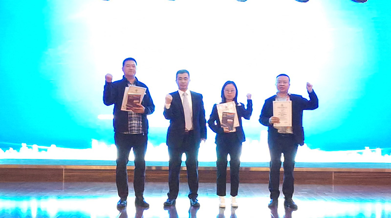 颁奖典礼 颁奖典礼.jpg